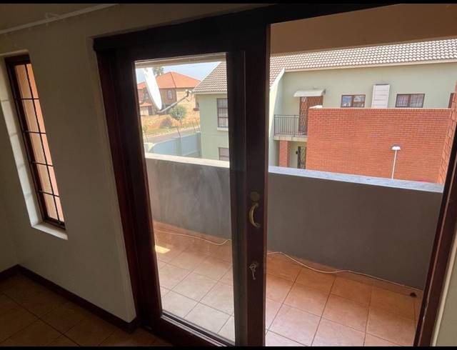 2 BEDROOM PROPERTY TO RENT IN MONTANA TUINE